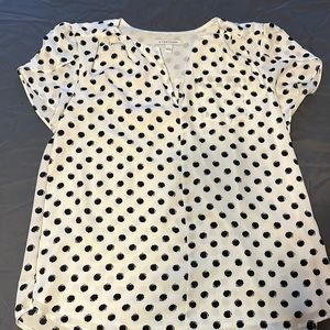 Short sleeve polka dot top, size Large